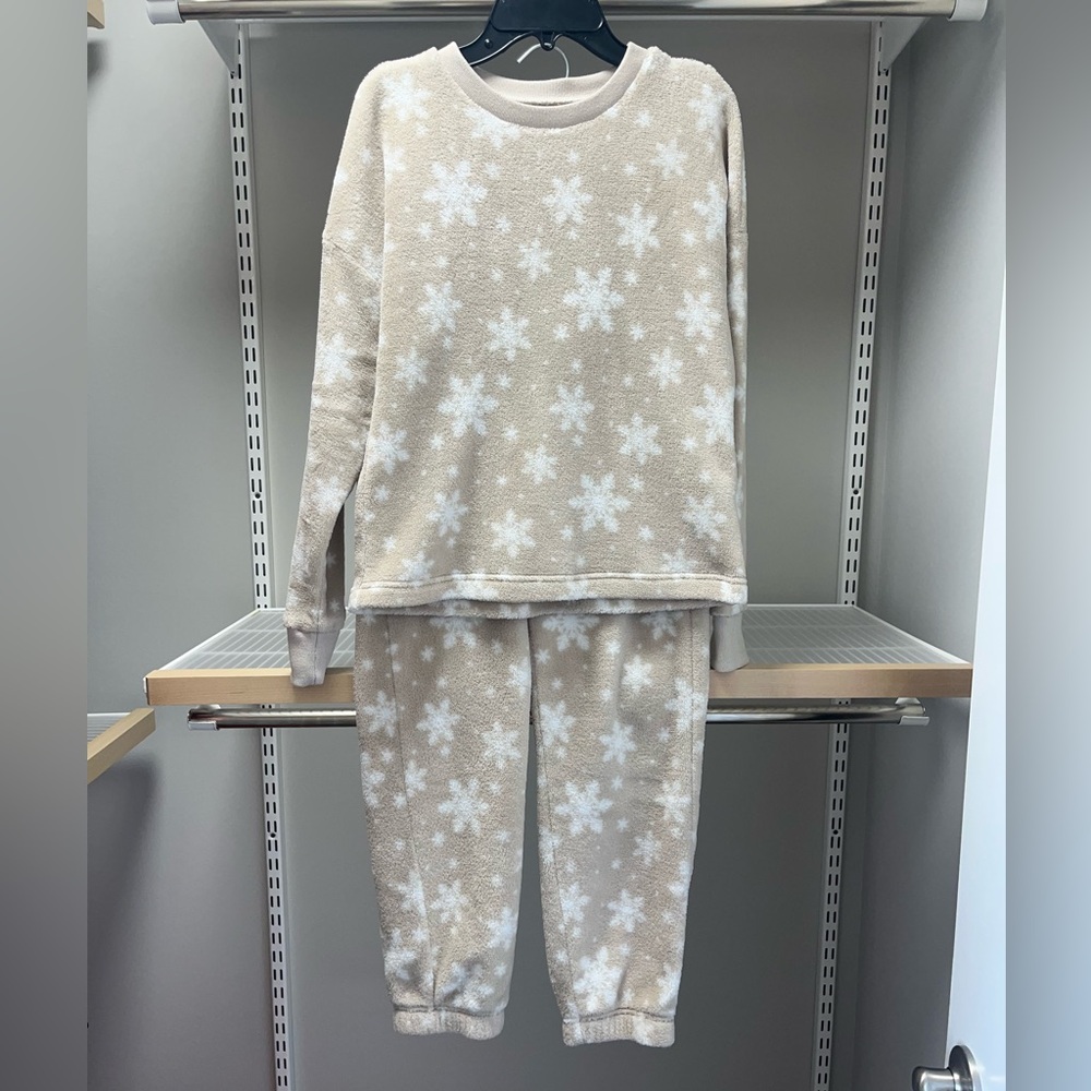 Abercrombie Kids Tan Snowflake Pajama Set